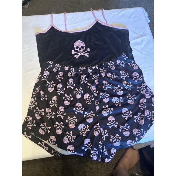 Skull & Bones Pajama Set Short & Top Blouse Woman’s Medium Pink & Black New soft - Picture 1 of 8